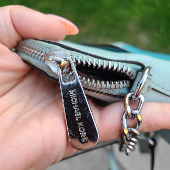 Michael Kors Cindy Large Crossbody - Picture 8 of 12